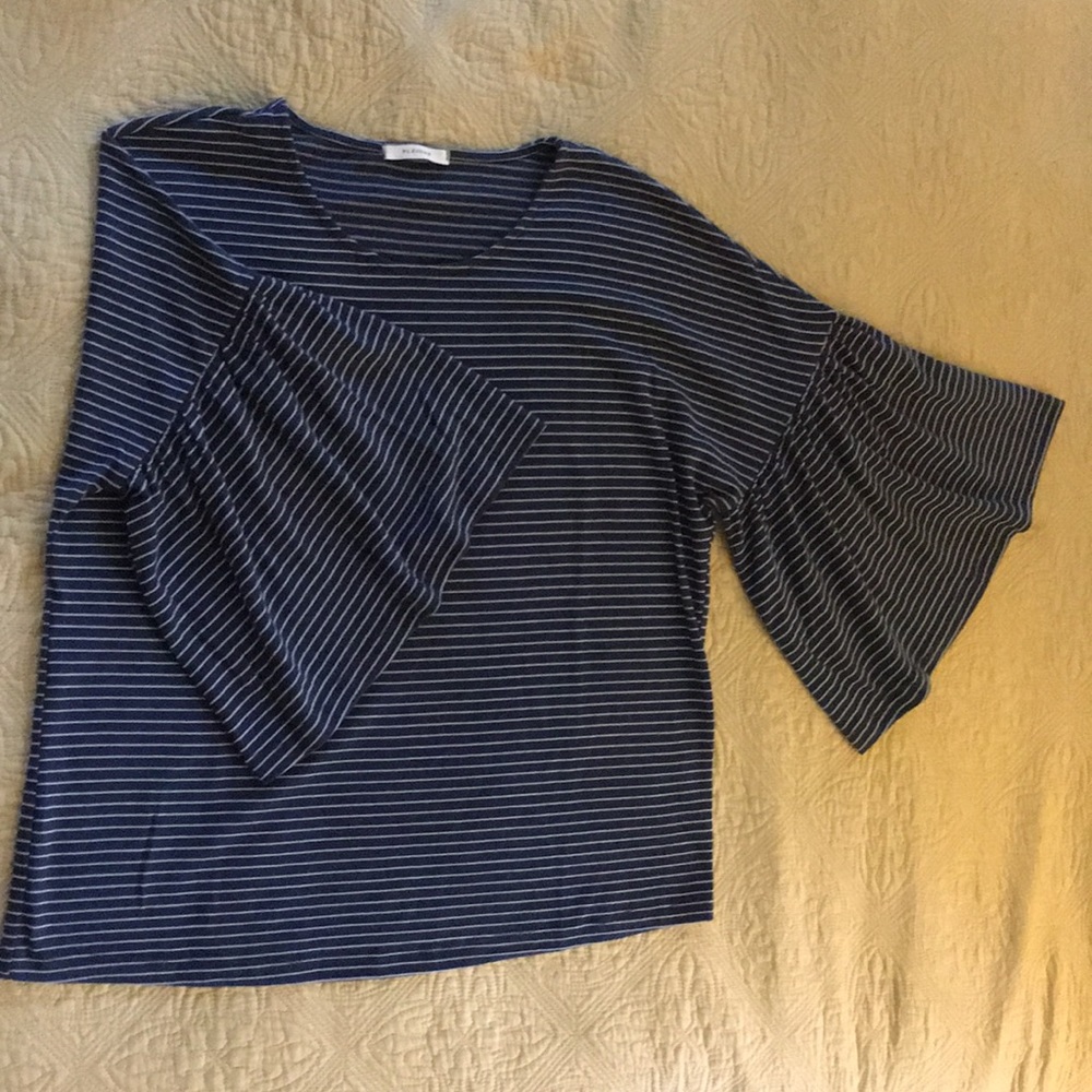 Pleione bell sleeve t-shirt.